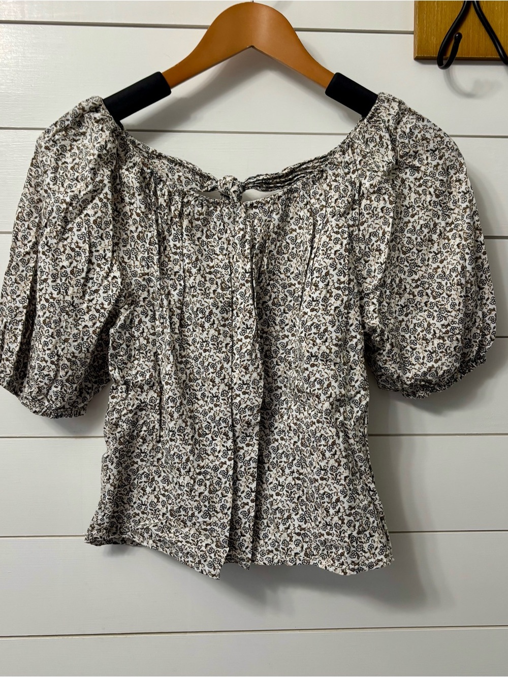 Old Navy Cream and Black Floral Puff-Sleeve Blouse